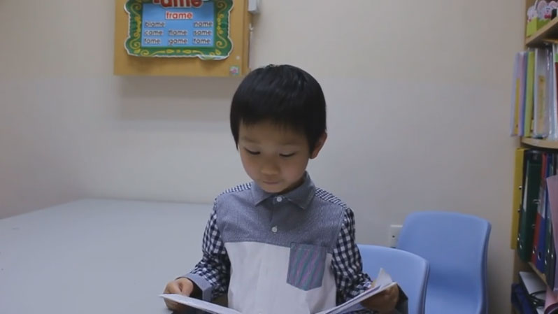 Kindergarten Students Reading English